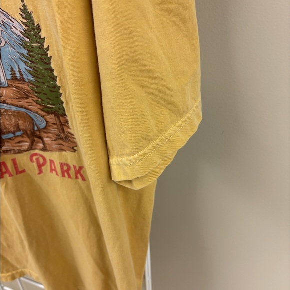 Yellow vintage Yellowstone National Park cotton t-shirt T-Shirt size XL. - Picture 7 of 9